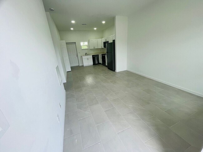 Building Photo - Delightful & Brand New 2 Bed-2 Bath Retreat in Lehigh Acres!