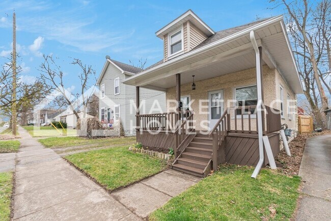 Building Photo - 428 S Clemens Ave