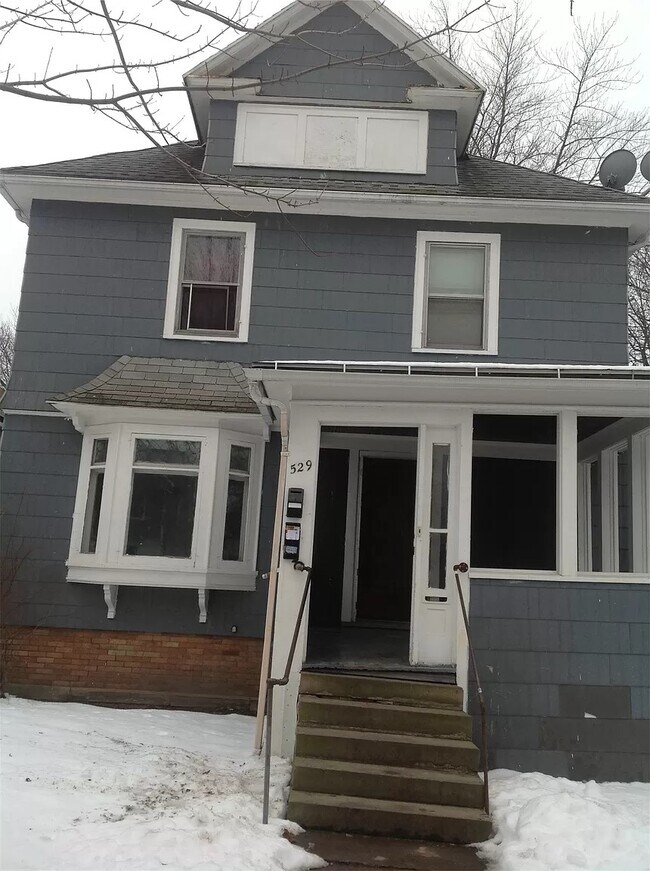 Building Photo - 529 Parsells Ave