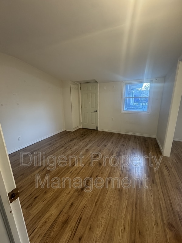 Building Photo - 612 Romaine St