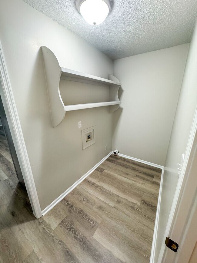 Foto del edificio - Completely Remodeled 4-Bedroom 2-Bath home...