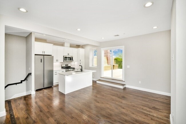 Building Photo - 14 Rockland St