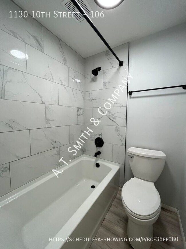 Foto del edificio - Studio Apartment in Great Golden Location!