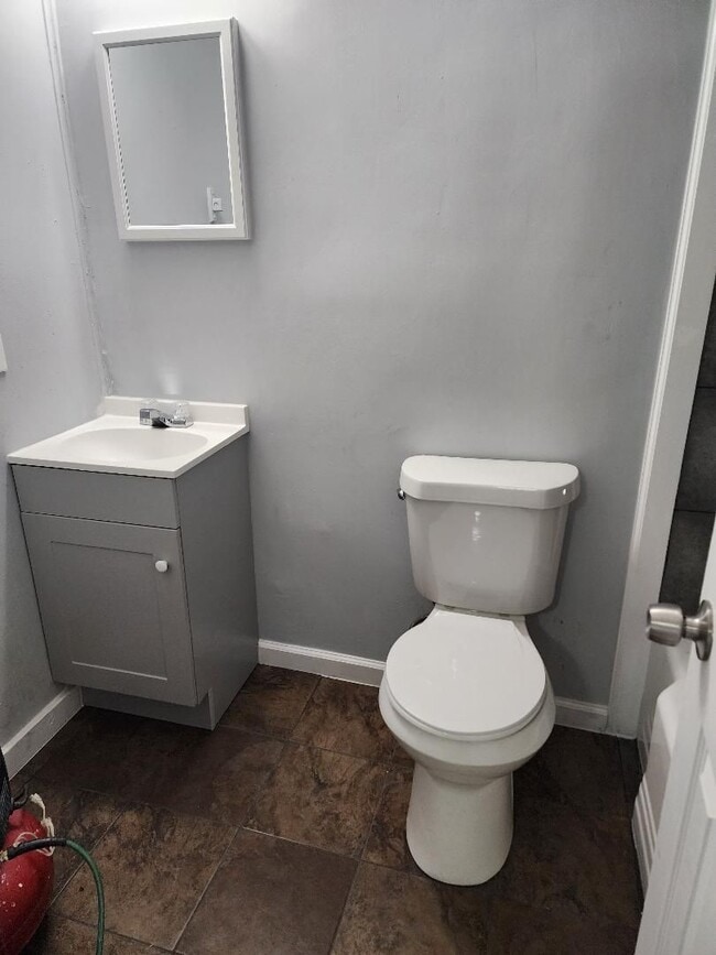 Building Photo - First month rent Free! All utilities paid!