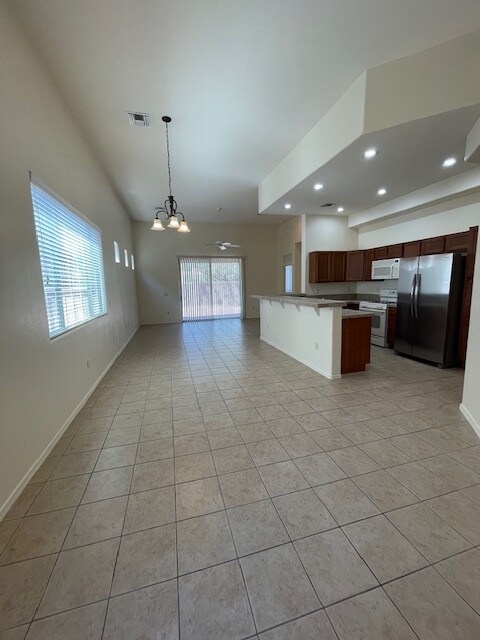 Área de estar - 12777 N Haight Pl