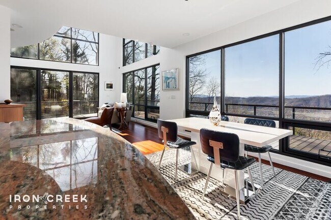 Foto del edificio - 910 Rockhold Dr