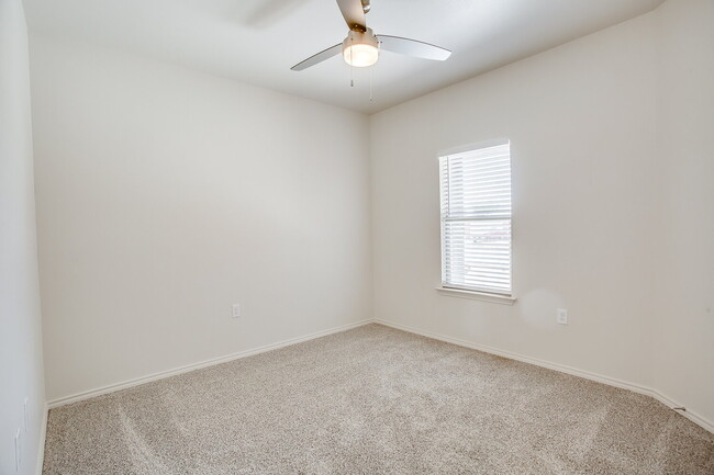 Building Photo - "Charming 3-Bedroom Retreat with 2 Full Baths in Wolfforth - 1465 Sq Ft of Comfort!"