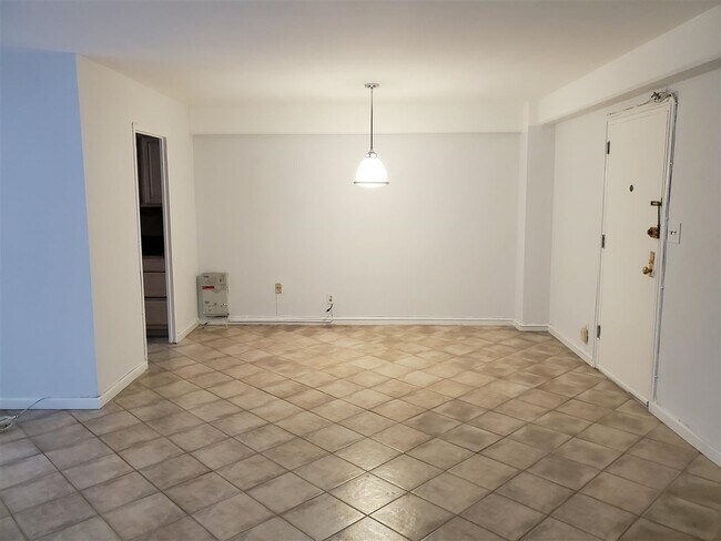 Foto del edificio - 8800 Boulevard E