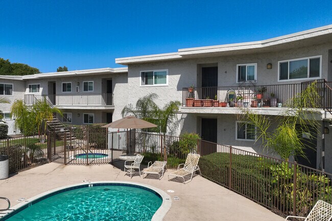 8220 Vincetta Dr - Villa Knolls Apartments
