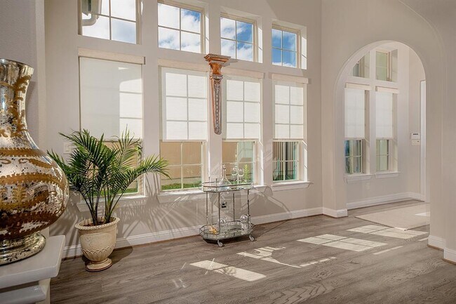 Building Photo - 50 Lake Reverie Pl