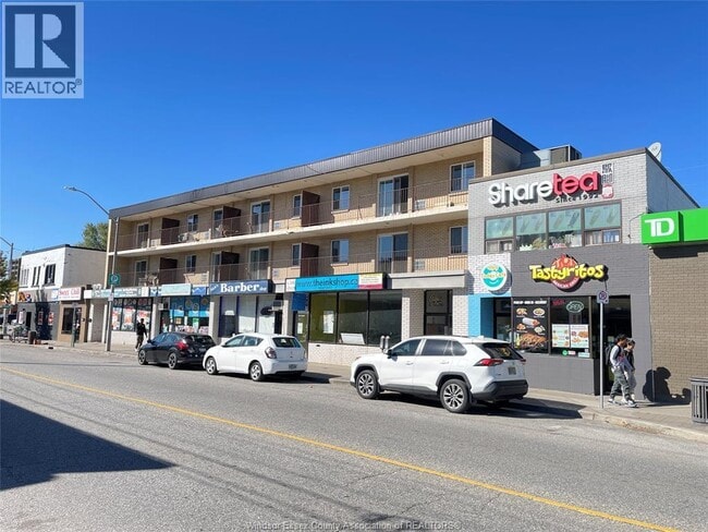 Building Photo - 2136 Wyandotte St W