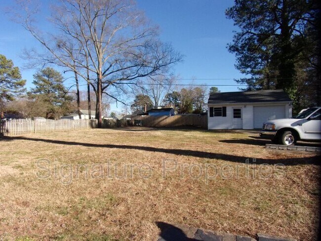 Foto del edificio - 8329 Meadowbridge Rd