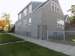 Building Photo - 2200 W Berwyn Ave