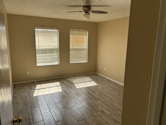Building Photo - 7912 Canoe Ridge Ln