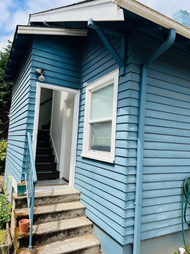 Building Photo - 3832-3834-3834 N Albina Ave
