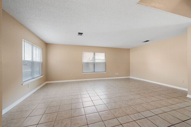Foto del edificio - 4 Bedroom/2.5 Bath Redland Springs Subdivision