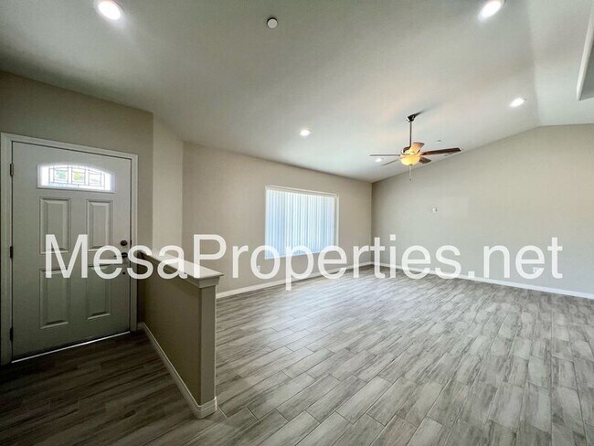 Foto del edificio - 7974 Sherborn Ave