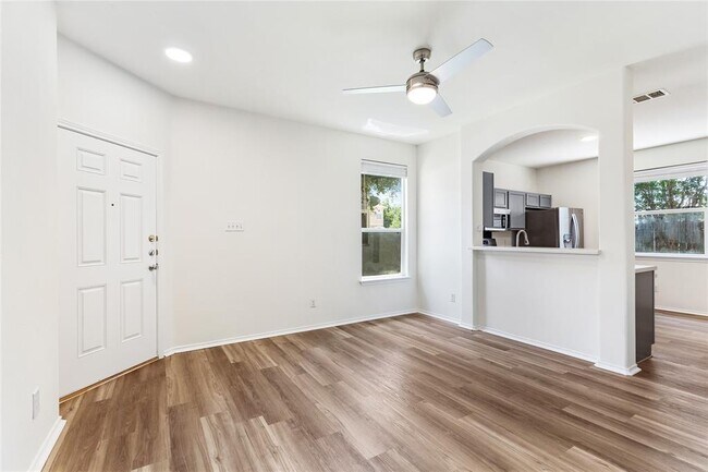 Foto del edificio - 14416 Lewis Carroll Ln