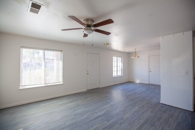 Building Photo - 427 W El Monte Ct