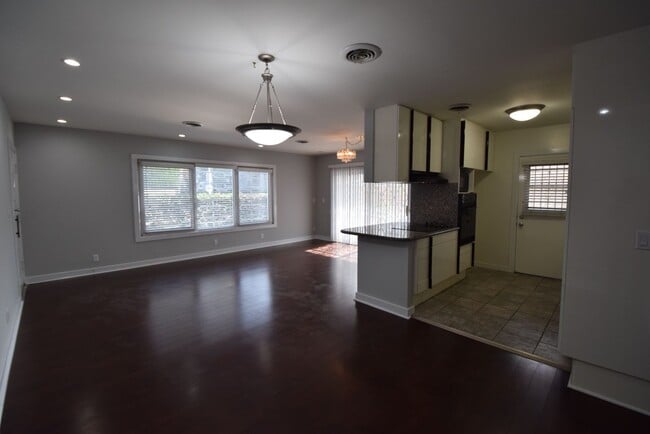 Building Photo - 11204 Peach Grove St