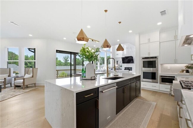 Foto del edificio - 4510 Hawthorn Cir
