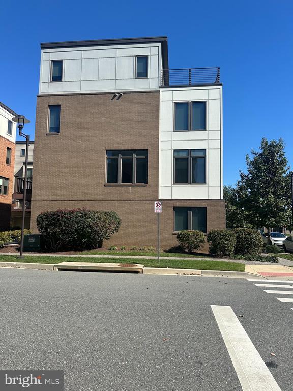 Foto del edificio - 8051 Tribeca St