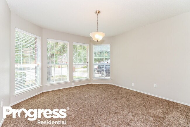 Building Photo - 3940 Silver Springs Dr