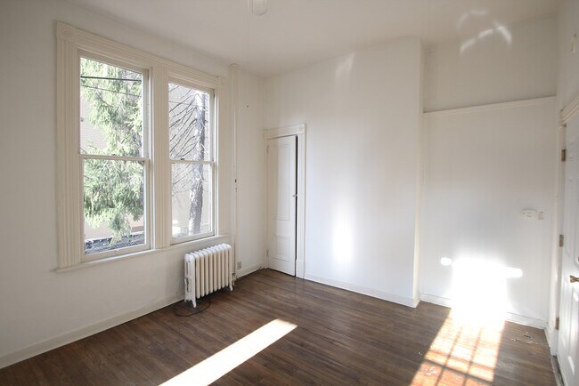 Building Photo - 442 Franklin Ave