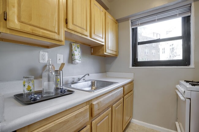 The Diplomat Studio Kitchen Unit 410 - The Diplomat