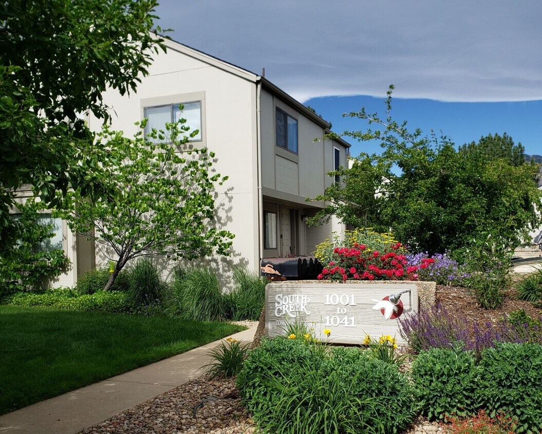 Primary Photo - SOBO 2 Bedroom Townhome Available For Rent...