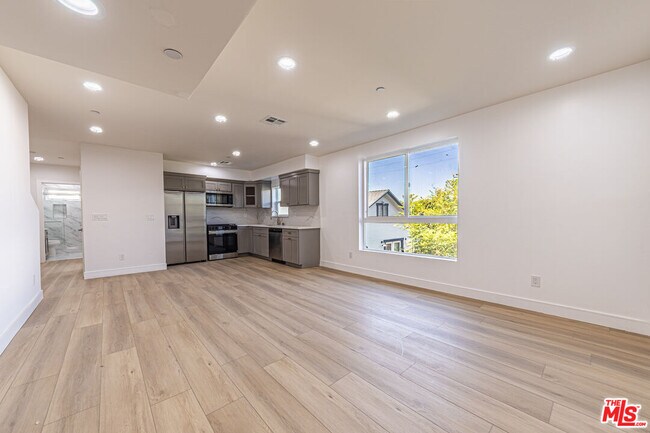 Foto del edificio - 5436 Romaine St