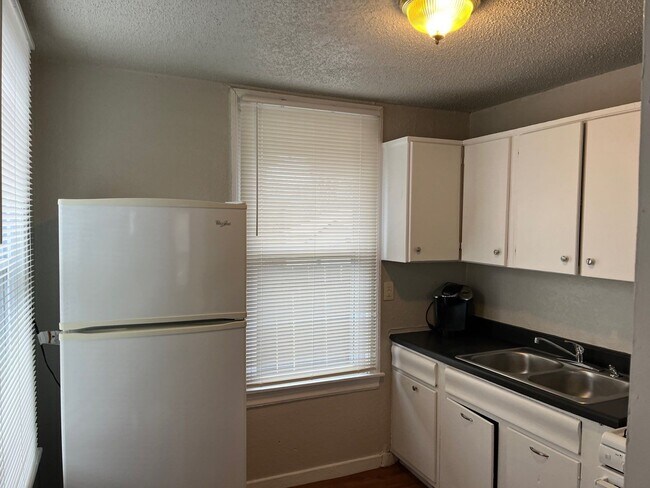 Foto del edificio - 1411 N Klein Ave