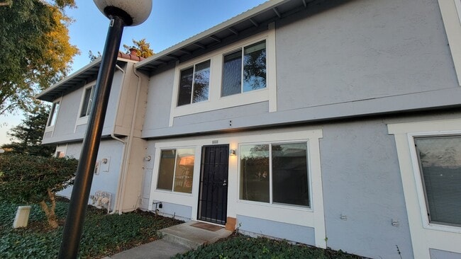 Foto del edificio - 4902 Lowry Rd