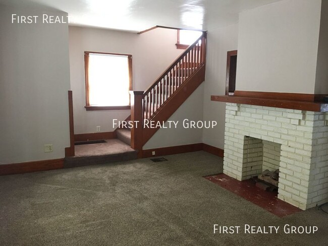 Building Photo - 216 E Fairview Ave