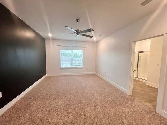 Foto del edificio - 5 Bed/3 Bath Home - Arbor Place