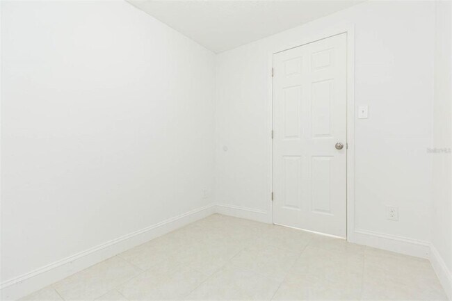 Building Photo - 118 W Sligh Ave