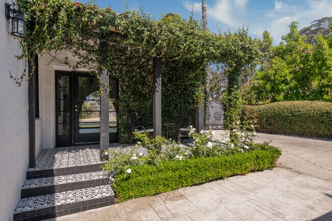 Foto del edificio - 612 Galer Pl