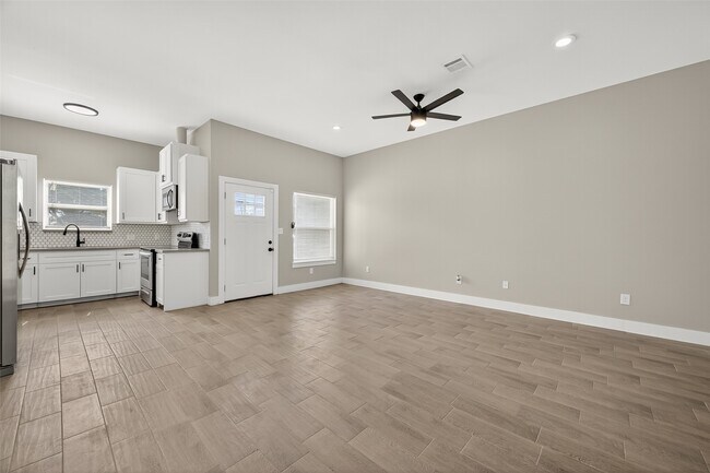 Building Photo - 8005 Sexton St