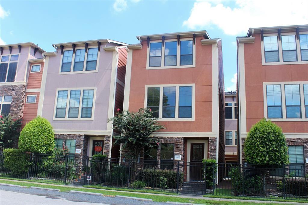 Foto principal - 1046 W 23rd St