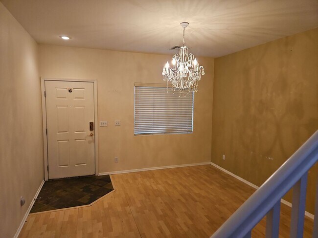 Foto del edificio - Beautiful 2 bedroom 2.5 bath !