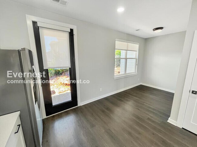 Foto del edificio - 601 Mason Ward Pl