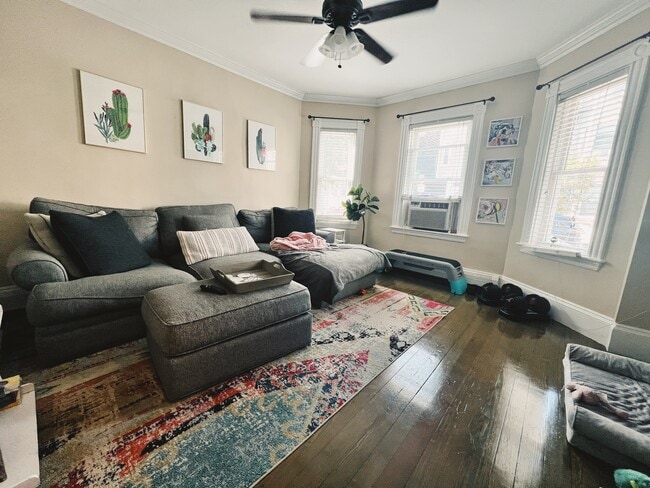 Foto del edificio - 451 E 7th St