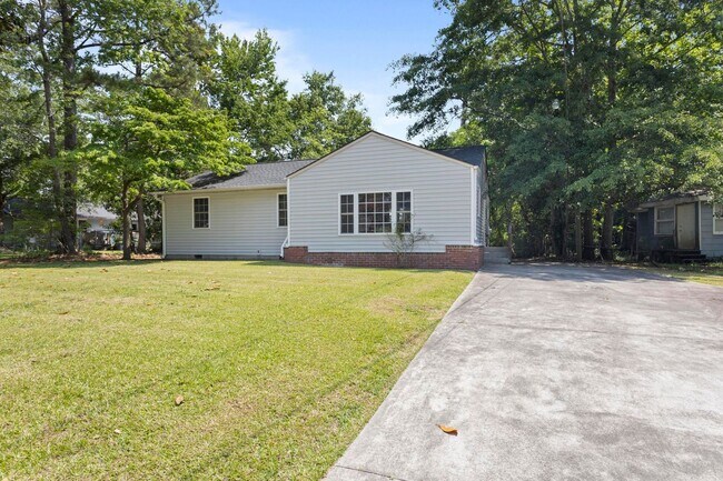 Foto del edificio - 404 Dogwood Ln