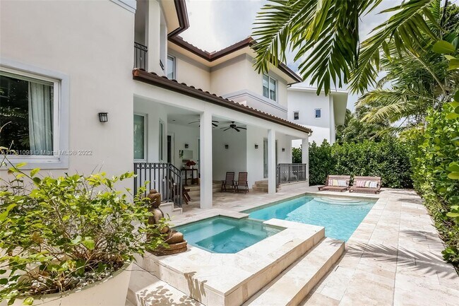 Foto del edificio - 4435 N Bay Rd