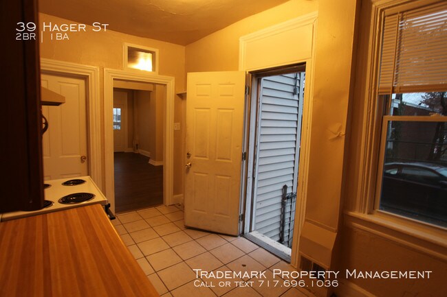 Building Photo - 39 Hager St