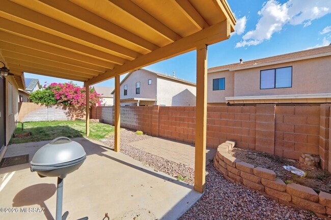 Building Photo - 3067 W Country Hill Dr