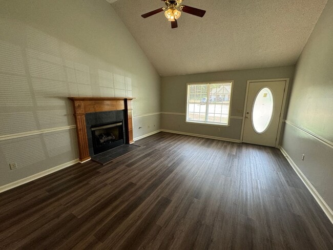 Building Photo - 3BR/3BA For Rent