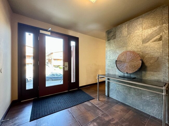 Building Photo - 3661 Phinney Ave N