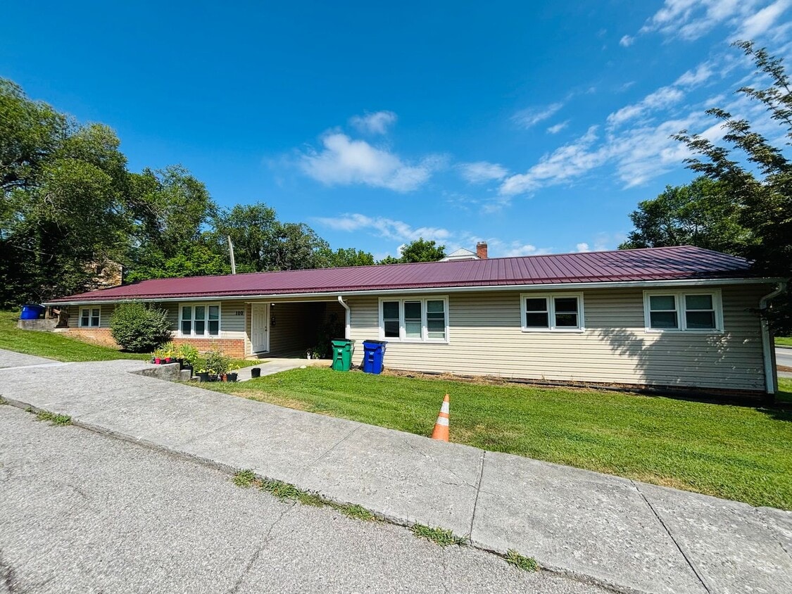 3 Bedroom, 2 Bath Duplex - 3 Bedroom, 2 Bath Duplex
