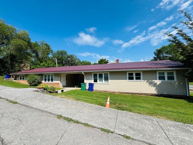 3 Bedroom, 2 Bath Duplex - 3 Bedroom, 2 Bath Duplex Townhome